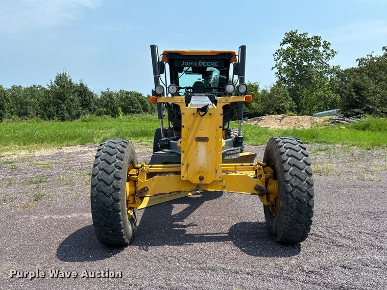 image for item DZ4561 2006 John Deere 770D motor grader
