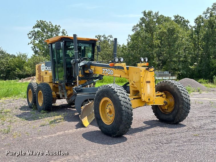 image for item DZ4561 2006 John Deere 770D motor grader