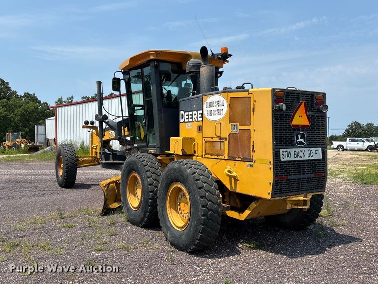image for item DZ4561 2006 John Deere 770D motor grader