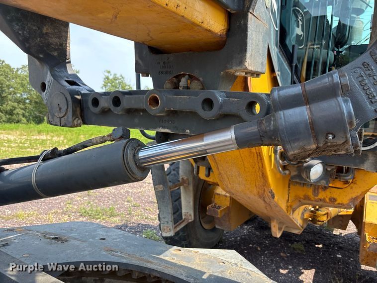 image for item DZ4561 2006 John Deere 770D motor grader