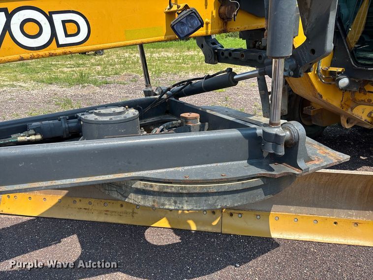 image for item DZ4561 2006 John Deere 770D motor grader