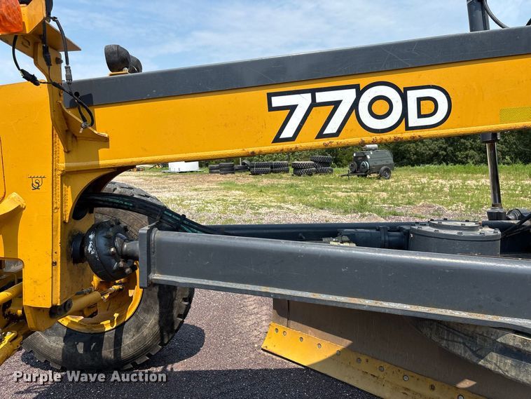 image for item DZ4561 2006 John Deere 770D motor grader