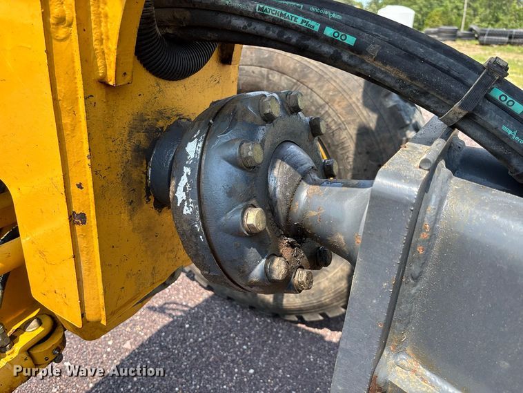 image for item DZ4561 2006 John Deere 770D motor grader
