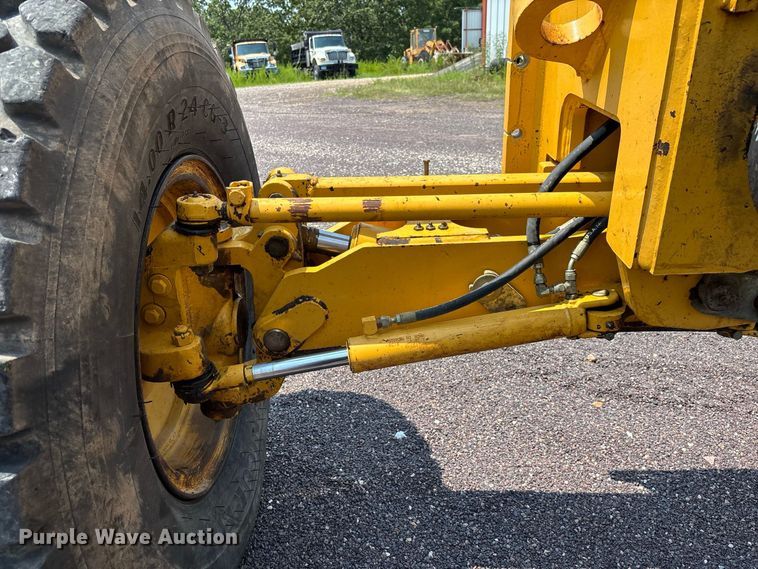 image for item DZ4561 2006 John Deere 770D motor grader