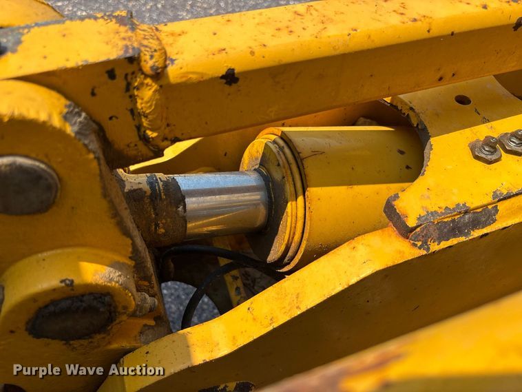 image for item DZ4561 2006 John Deere 770D motor grader