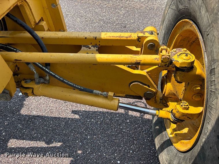 image for item DZ4561 2006 John Deere 770D motor grader