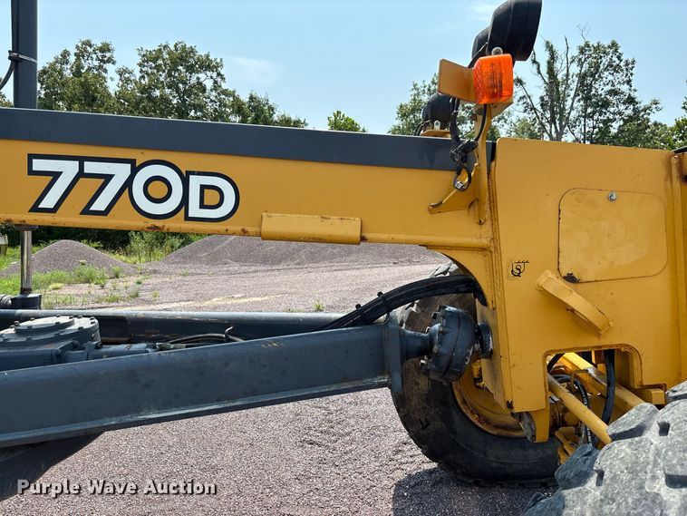 image for item DZ4561 2006 John Deere 770D motor grader