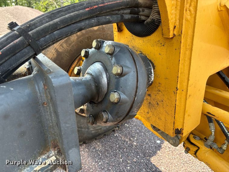 image for item DZ4561 2006 John Deere 770D motor grader
