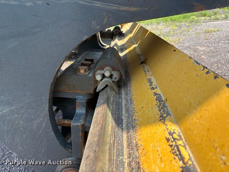 image for item DZ4561 2006 John Deere 770D motor grader