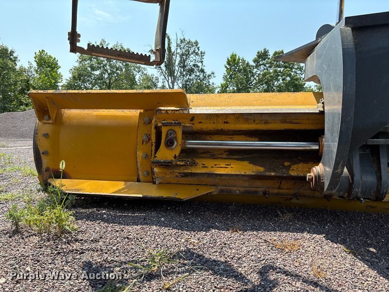 image for item DZ4561 2006 John Deere 770D motor grader