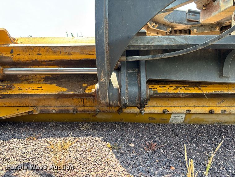 image for item DZ4561 2006 John Deere 770D motor grader