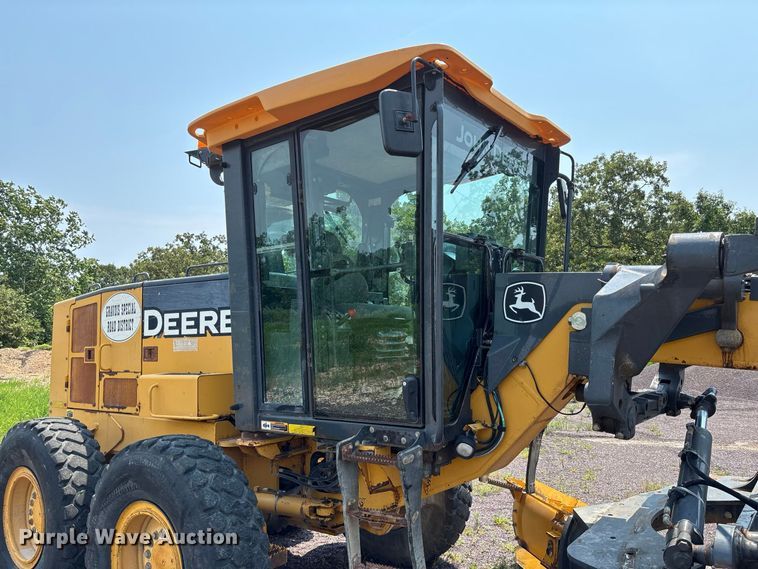 image for item DZ4561 2006 John Deere 770D motor grader