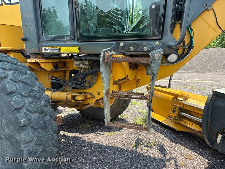 image for item DZ4561 2006 John Deere 770D motor grader