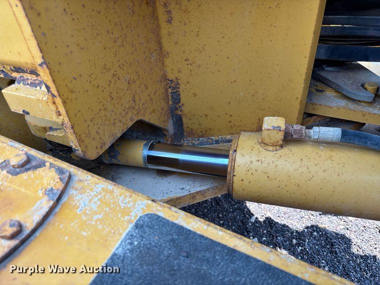 image for item DZ4561 2006 John Deere 770D motor grader