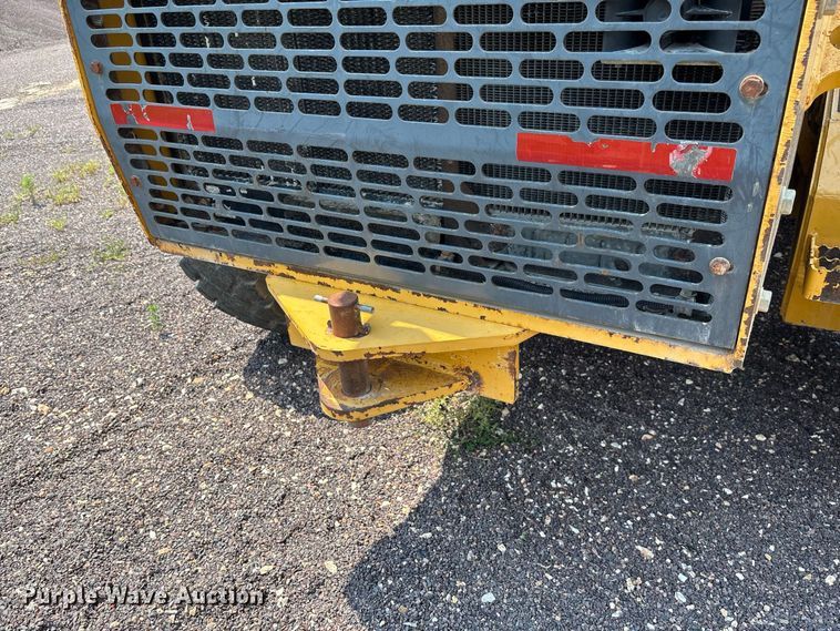 image for item DZ4561 2006 John Deere 770D motor grader