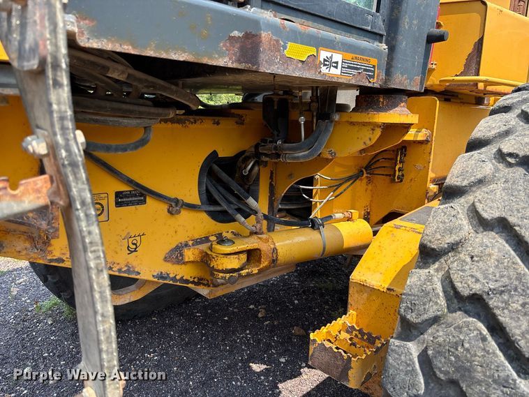 image for item DZ4561 2006 John Deere 770D motor grader
