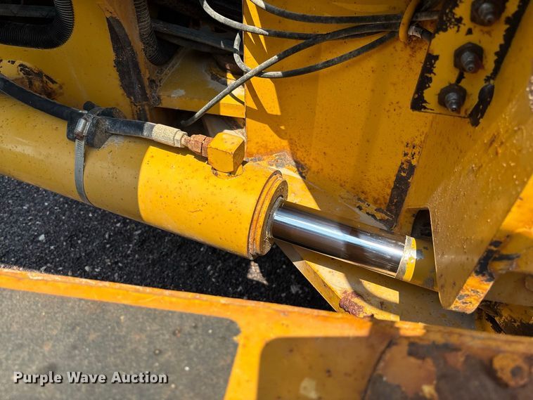 image for item DZ4561 2006 John Deere 770D motor grader