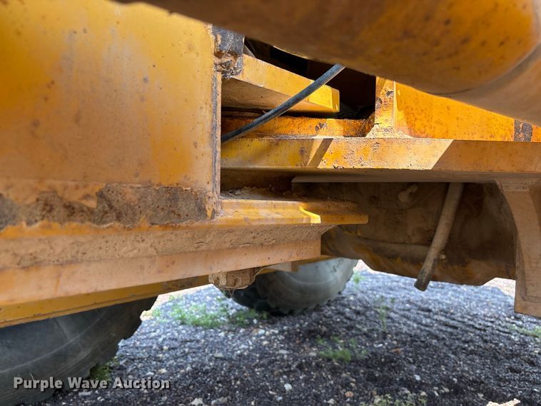 image for item DZ4561 2006 John Deere 770D motor grader