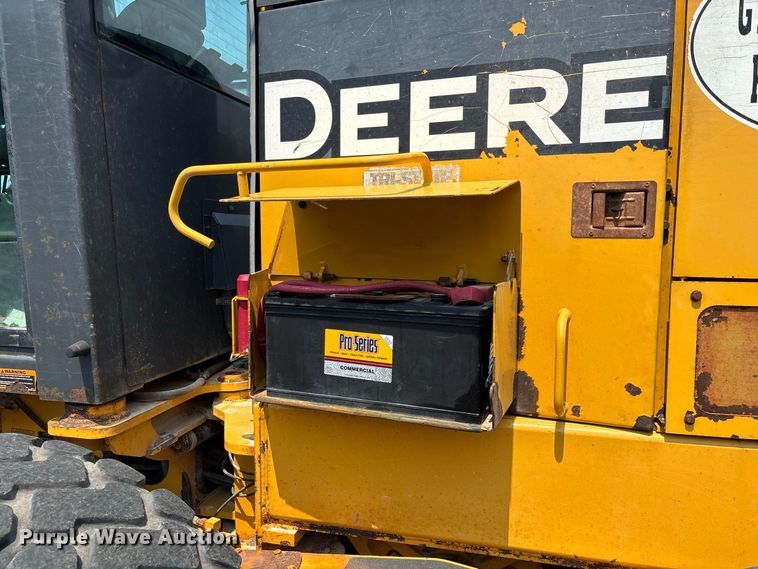 image for item DZ4561 2006 John Deere 770D motor grader