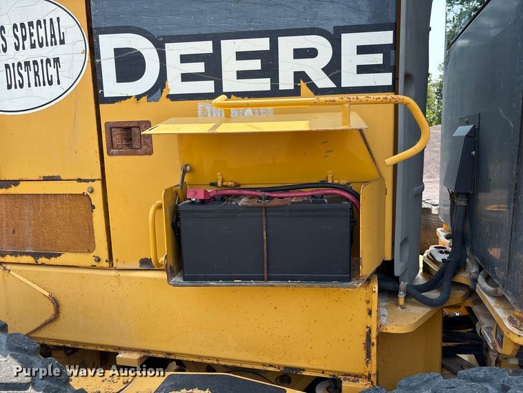 image for item DZ4561 2006 John Deere 770D motor grader