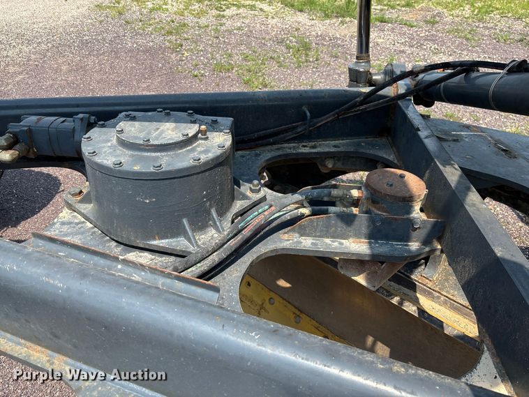 image for item DZ4561 2006 John Deere 770D motor grader