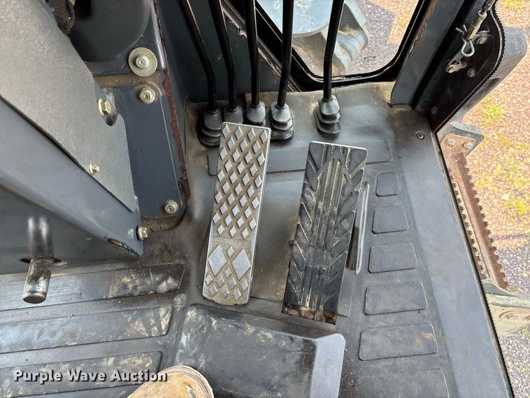 image for item DZ4561 2006 John Deere 770D motor grader
