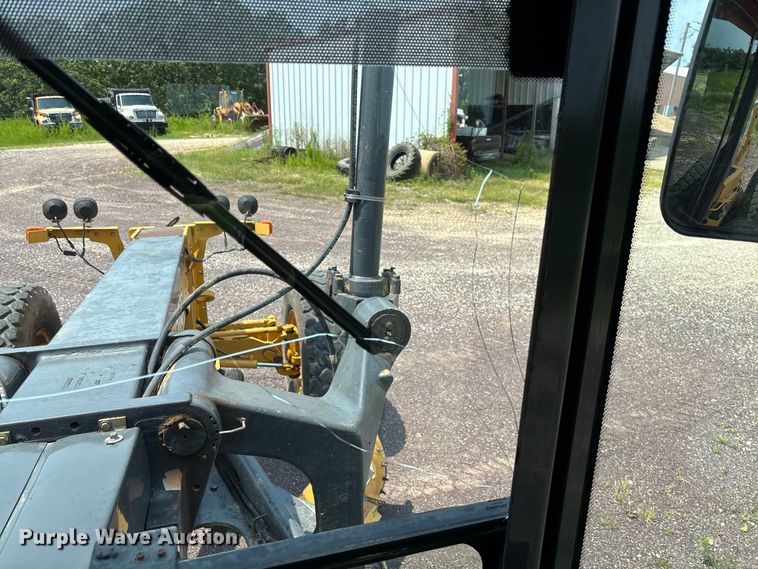 image for item DZ4561 2006 John Deere 770D motor grader