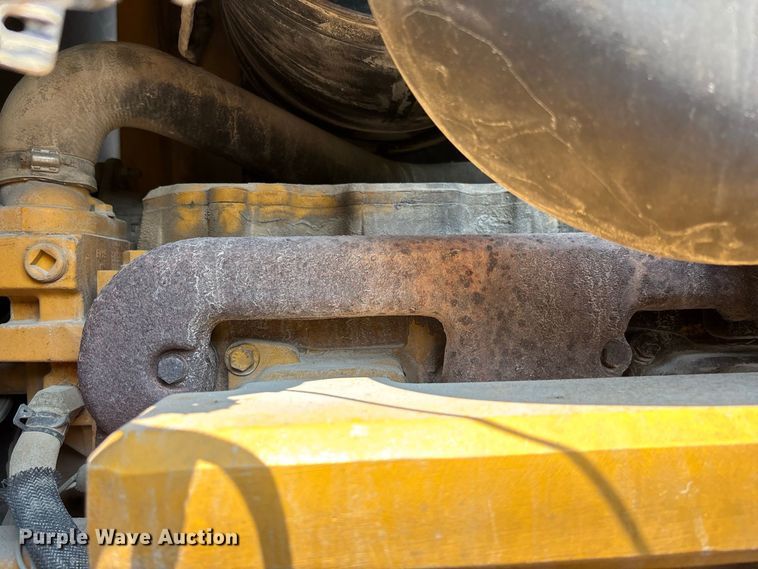 image for item DZ4561 2006 John Deere 770D motor grader