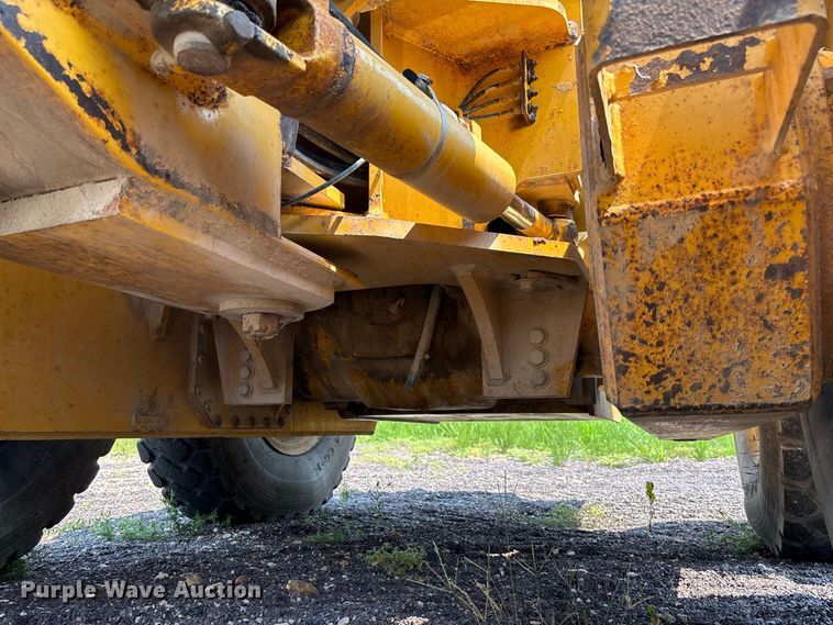 image for item DZ4561 2006 John Deere 770D motor grader