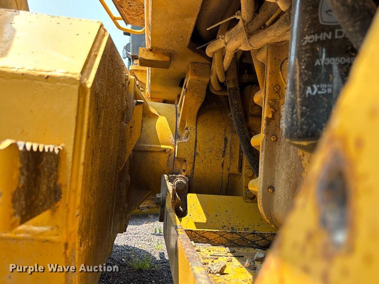image for item DZ4561 2006 John Deere 770D motor grader
