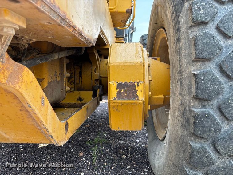 image for item DZ4561 2006 John Deere 770D motor grader