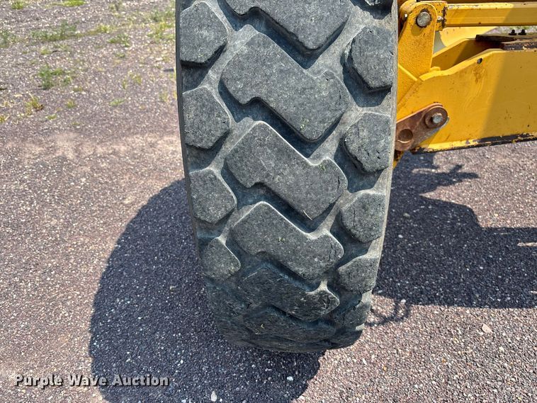 image for item DZ4561 2006 John Deere 770D motor grader