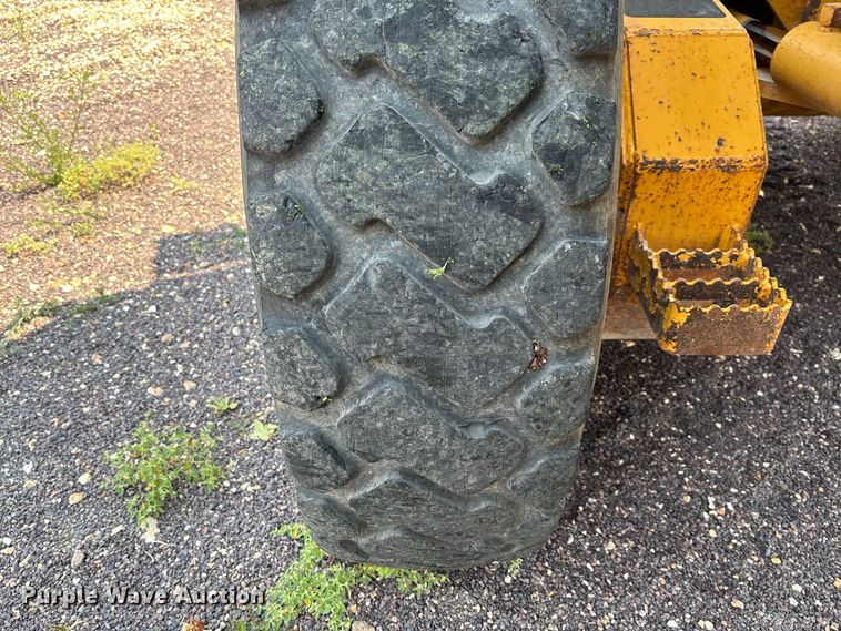 image for item DZ4561 2006 John Deere 770D motor grader