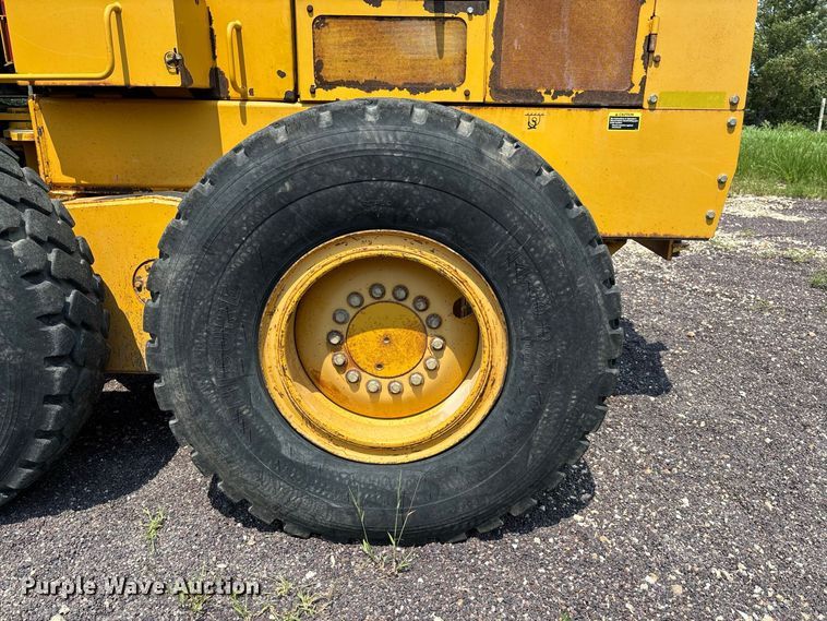 image for item DZ4561 2006 John Deere 770D motor grader