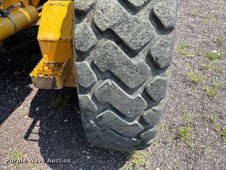 image for item DZ4561 2006 John Deere 770D motor grader