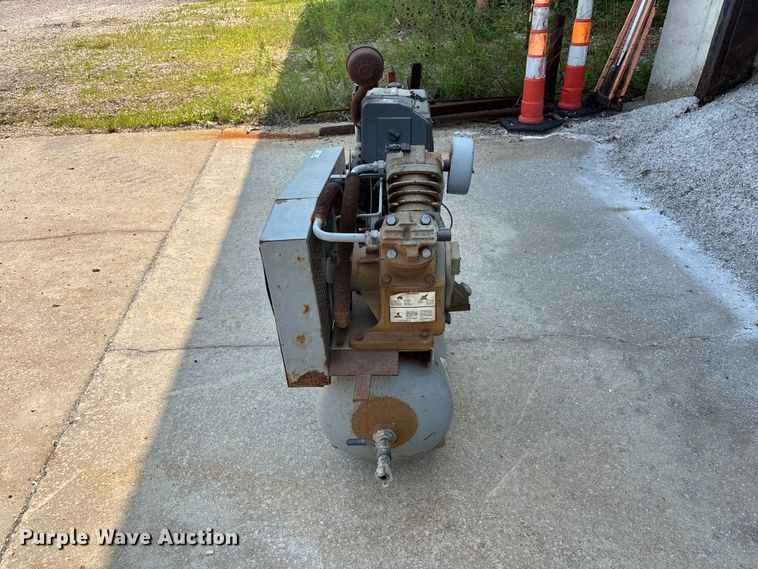 image for item DZ4563 1996 Ingersoll Rand T30 air compressor