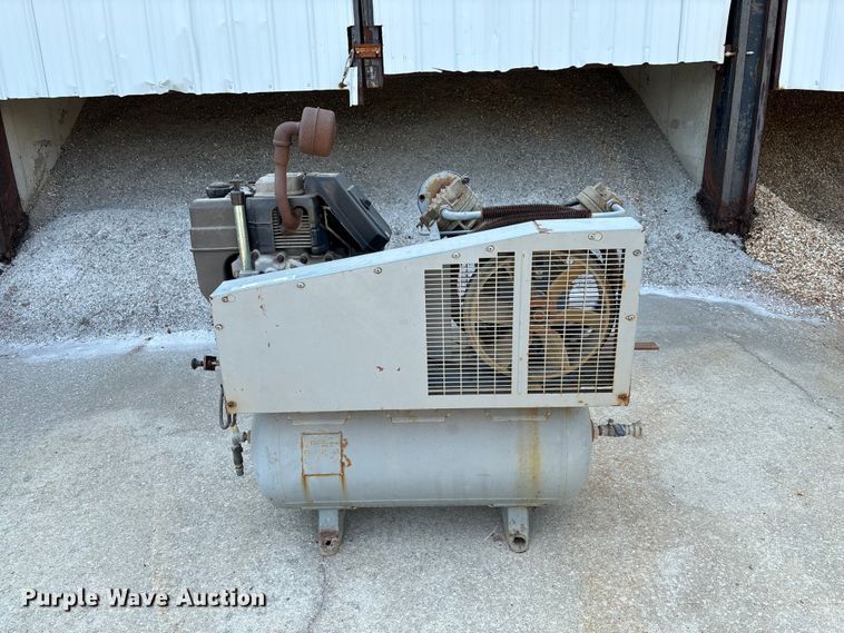 image for item DZ4563 1996 Ingersoll Rand T30 air compressor