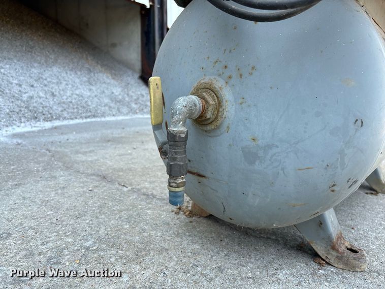 image for item DZ4563 1996 Ingersoll Rand T30 air compressor
