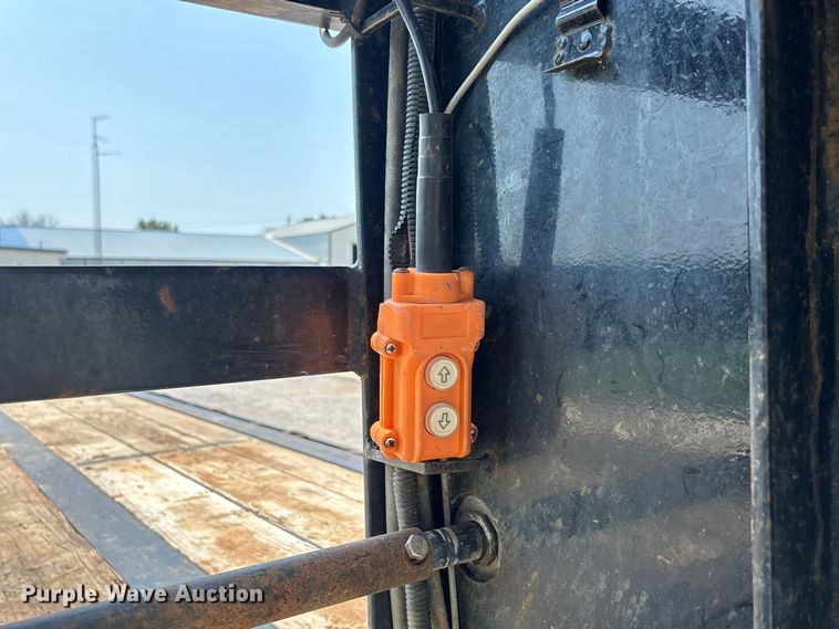 image for item DZ4572 2019 Coyote GN29HYD hydraulic tail equipment trailer