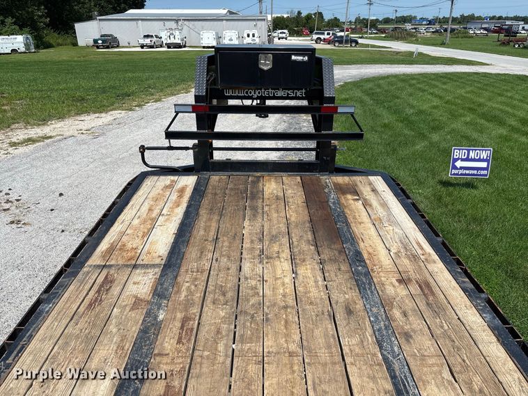 image for item DZ4572 2019 Coyote GN29HYD hydraulic tail equipment trailer