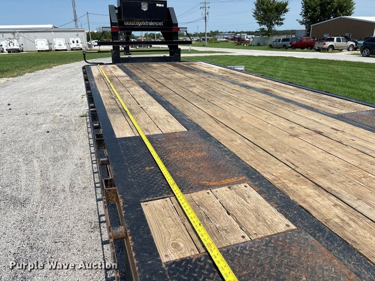 image for item DZ4572 2019 Coyote GN29HYD hydraulic tail equipment trailer