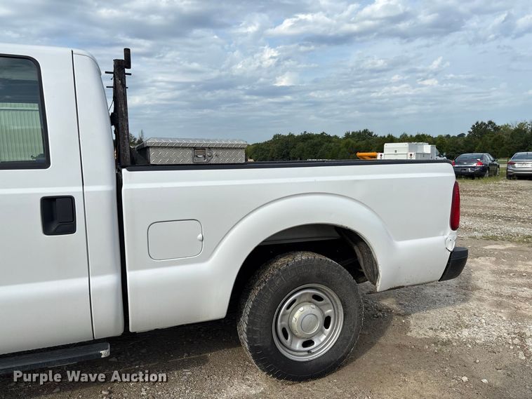 image for item DZ4607 2016 Ford  F250 Super Duty XL Crew Cab pickup truck