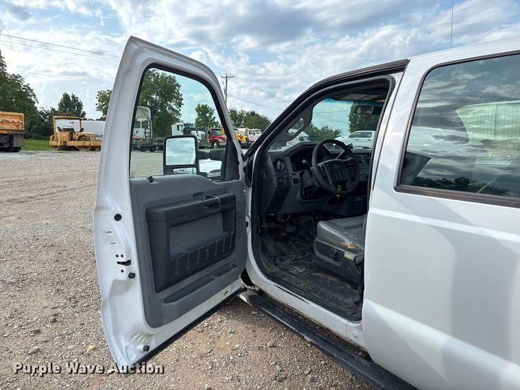 image for item DZ4607 2016 Ford  F250 Super Duty XL Crew Cab pickup truck