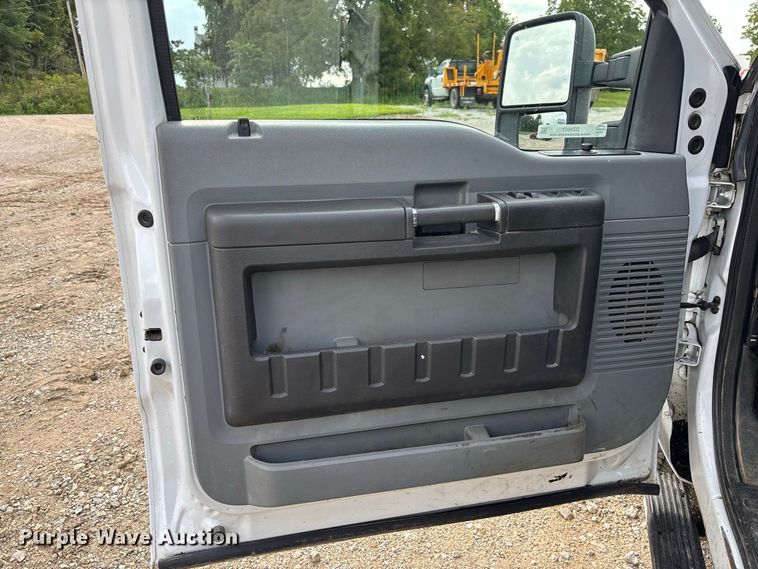 image for item DZ4607 2016 Ford  F250 Super Duty XL Crew Cab pickup truck