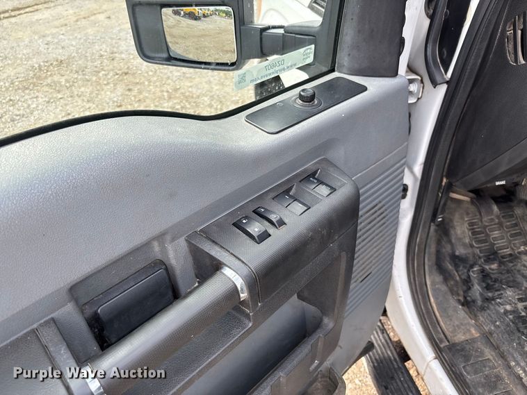 image for item DZ4607 2016 Ford  F250 Super Duty XL Crew Cab pickup truck