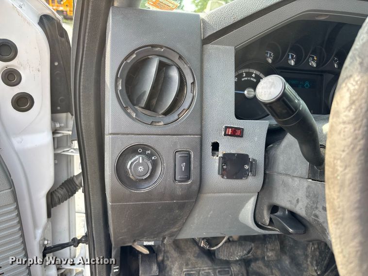 image for item DZ4607 2016 Ford  F250 Super Duty XL Crew Cab pickup truck