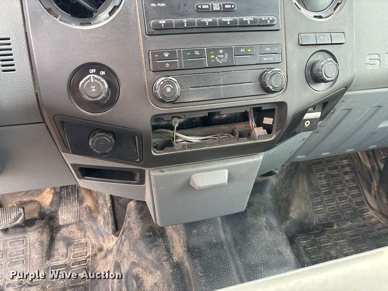 image for item DZ4607 2016 Ford  F250 Super Duty XL Crew Cab pickup truck