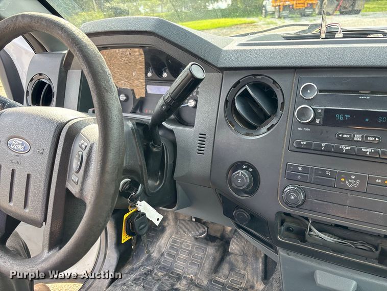 image for item DZ4607 2016 Ford  F250 Super Duty XL Crew Cab pickup truck