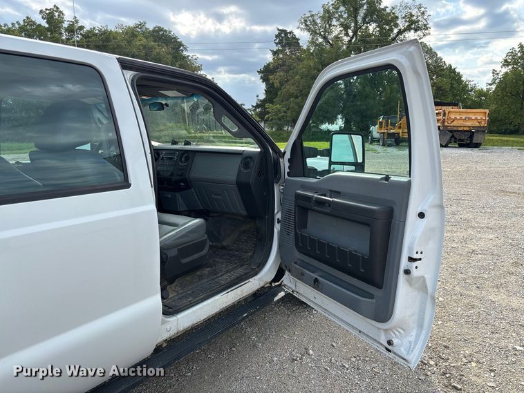 image for item DZ4607 2016 Ford  F250 Super Duty XL Crew Cab pickup truck