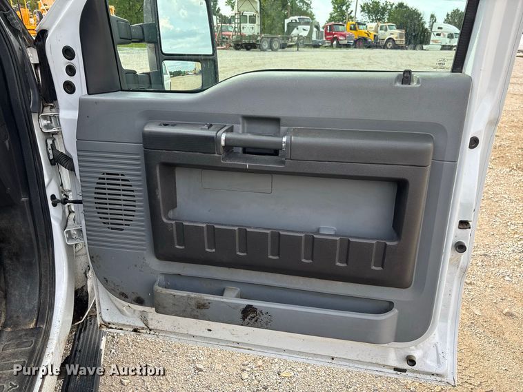 image for item DZ4607 2016 Ford  F250 Super Duty XL Crew Cab pickup truck
